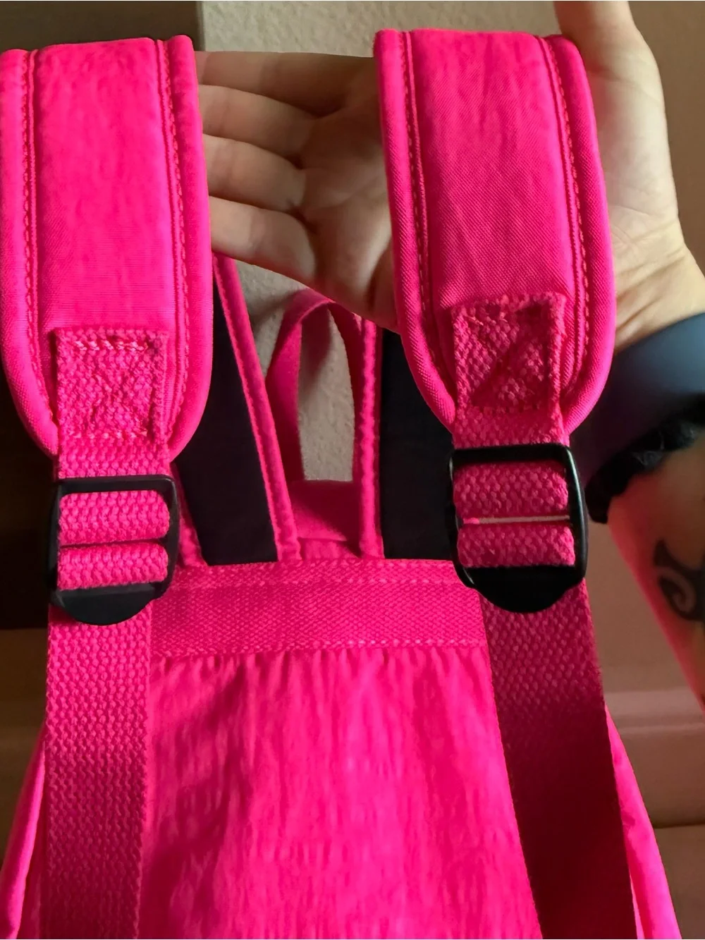 Kipling vivid hot